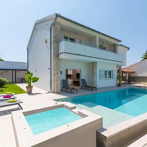 Irena With Private Pool In Poreč